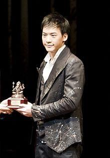 bie ( thai: ) sau sukrit wisetkaew ( thai: ) (nascut pe 4 1985)[este un interpret si actor